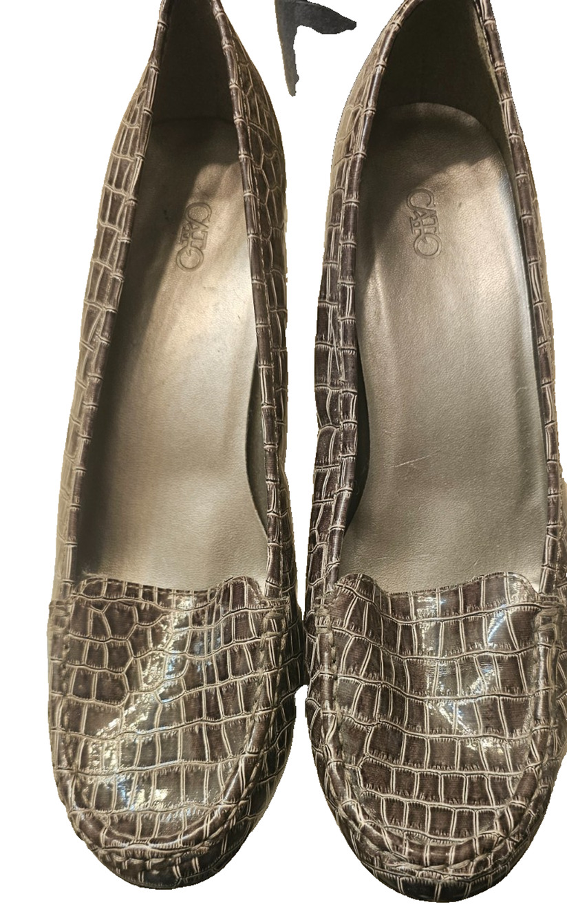 EUC Cato Faux Crock Embossed Kitten Heel Pumps Size 10